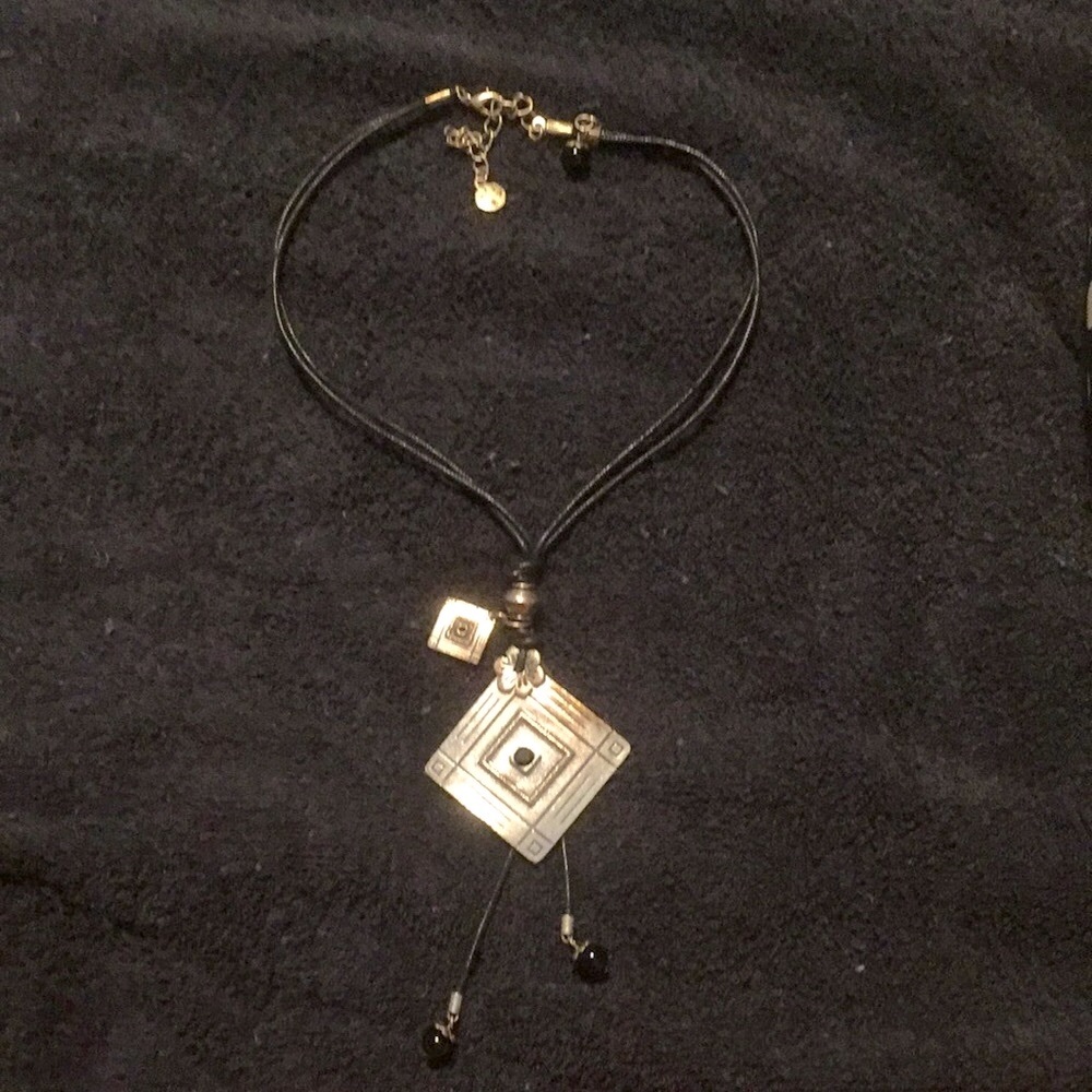 Ikita silver and black necklace